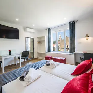 Luxury Split